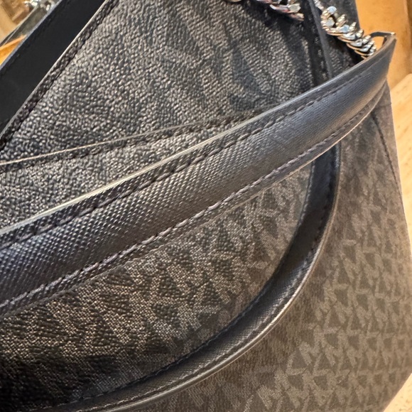 Michael Kors Black and Gray Jet Set Signature Tote - Picture 4 of 16